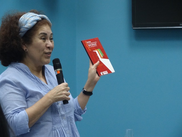 “Los libros que se escribían antes, no eran libros que hablaran de mujeres, o de pobres… “  pronunció Eida Martínez. Fotografía de Esteban Cubero.