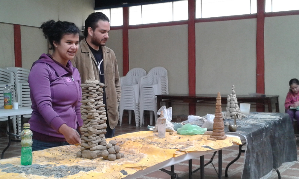 Un taller de arcilla será parte de las actividades que desarrollará Iniciativas Estudiles en la Expo UCR.  Foto cortesía: Iniciativas Estudiantiles.