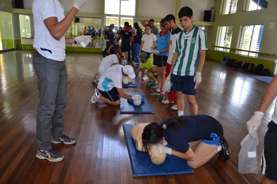 img-noticia-“Son pocos los espacios de actualización y capacitación, el profesorado de educación física nos dice que necesitan este tipo de oportunidades, especialmente ahora que hay nuevos programas de estudio para primaria y secundaria”, comentó la máster  Isaura Castillo.