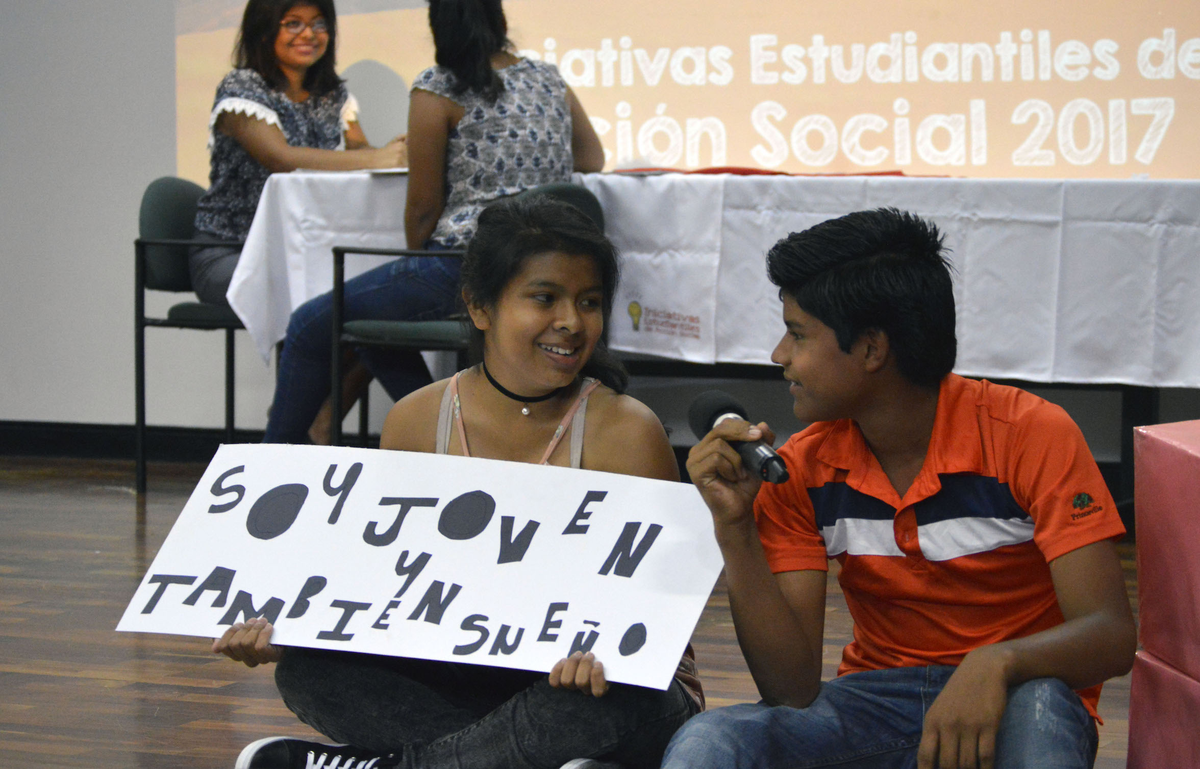 Jóvenes de todo el país tendrán mayores opciones de acompañamiento gracias al proyecto Enlace, que vincula acciones educativas entre la UCR y el Ministerio de Educación.  Foto archivo VAS.