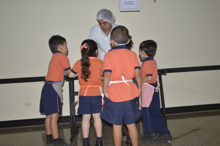 img-noticia-Niños del Colegio Monterrey disfrutando el taller: 