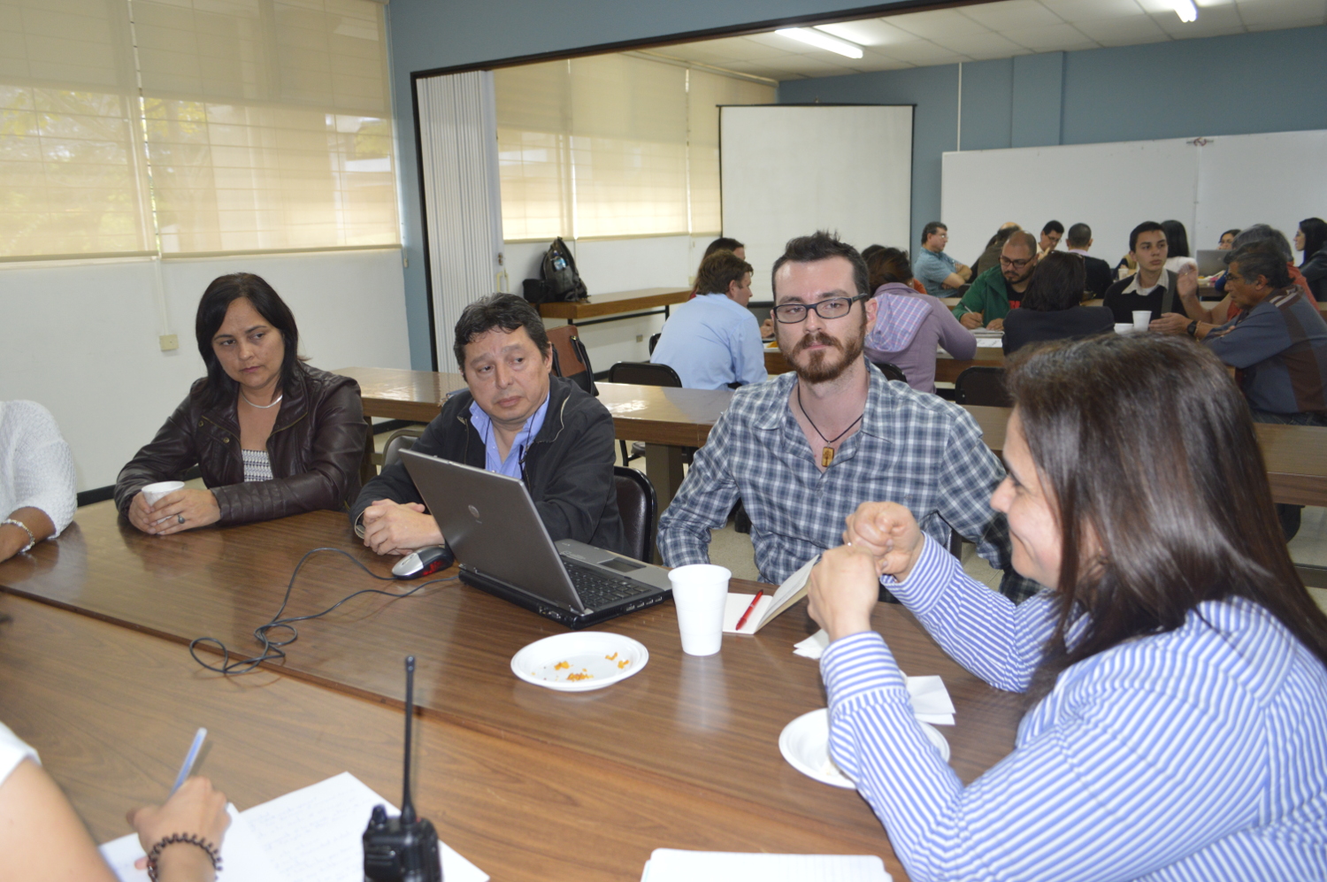 img-noticia-Estudiantes, docentes, responsables de proyectos y personal de la VAS reflexionaron sobre la función transformadora de la Acción.  Además de un conversatorio, participaron en mesas de trabajo para conversar sobre temas relacionados con el quehacer de la Acción Social.  Foto: Hilda Carvajal Miranda.