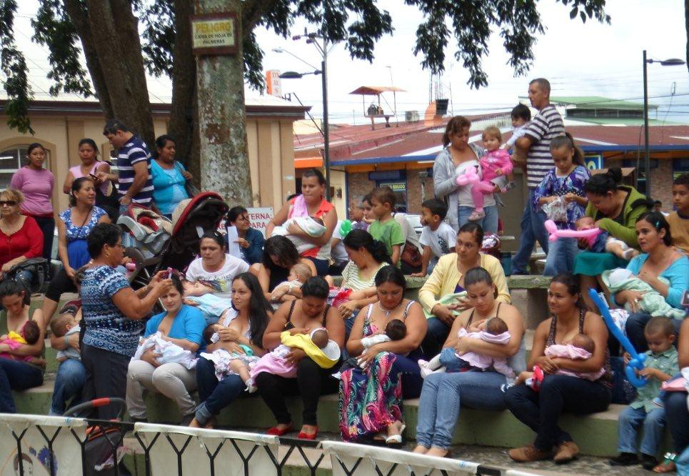 El Banco de Leche Humana realiza periódicamente actividades de divulgación para captar nuevas donantes e informar sobre la importancia de la leche materna. Fotografía cortesía de Carolina Chaves.