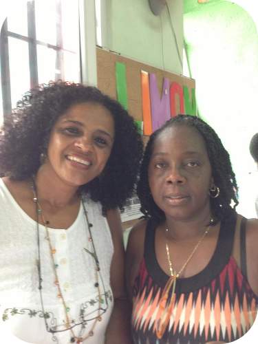 Haydée Jiménez Fernández, promotora cultural; y Marianita Harvey Chavarría, subdirectora de la Sede del Caribe, unen esfuerzos para mantener viva la cultura afro caribeña (foto Tatiana Sáenz).