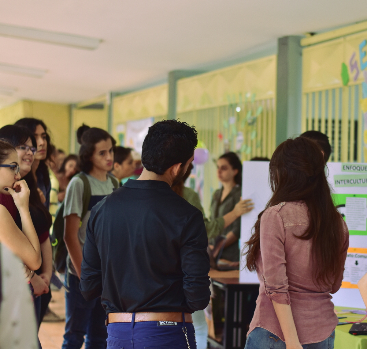 img-noticia-“Para nosotras fue un logro poder hacerlos reflexionar sobre sus metas, yo no creía que tenían ciertas metas tan claras y ellos lo expresaron muy bien”, indicó Guadalupe Rodríguez, estudiante que visitó la comunidad indígena de Yeri- Salitre. Foto por: Valeria Piedra R. 