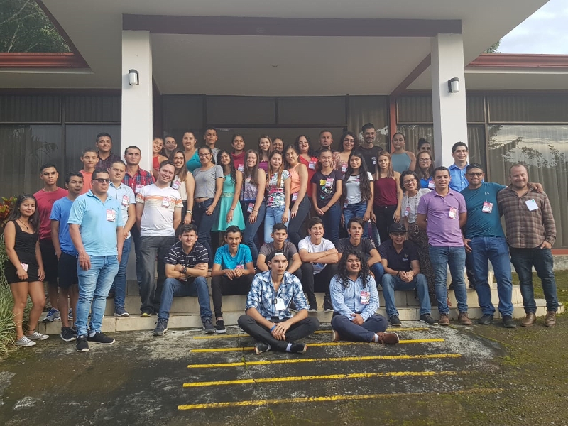 Jóvenes de la región Brunca también se sumaron al debate sobre los retos del país al aproximarse la celebración del Bicentenario de la República.  Foto Foros del Bicentenario