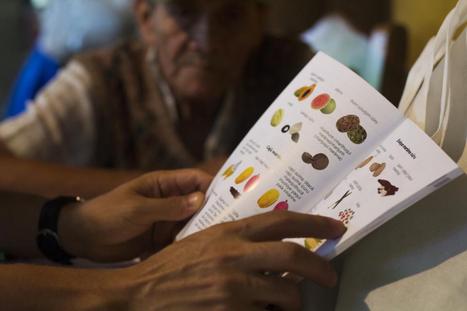 El proyecto “Diversidad lingüística de Costa Rica” (EC-408) se desarrolla por medio de los fondos concursables, tiene como objetivo elaborar enciclopedias temáticas e ilustradas acerca de la agricultura tradicional y el manejo de alimentos en las lenguas bribri, malecu y el idioma de Brorán (Térraba). Foto cortesía de Nathalia Valerín Vargas