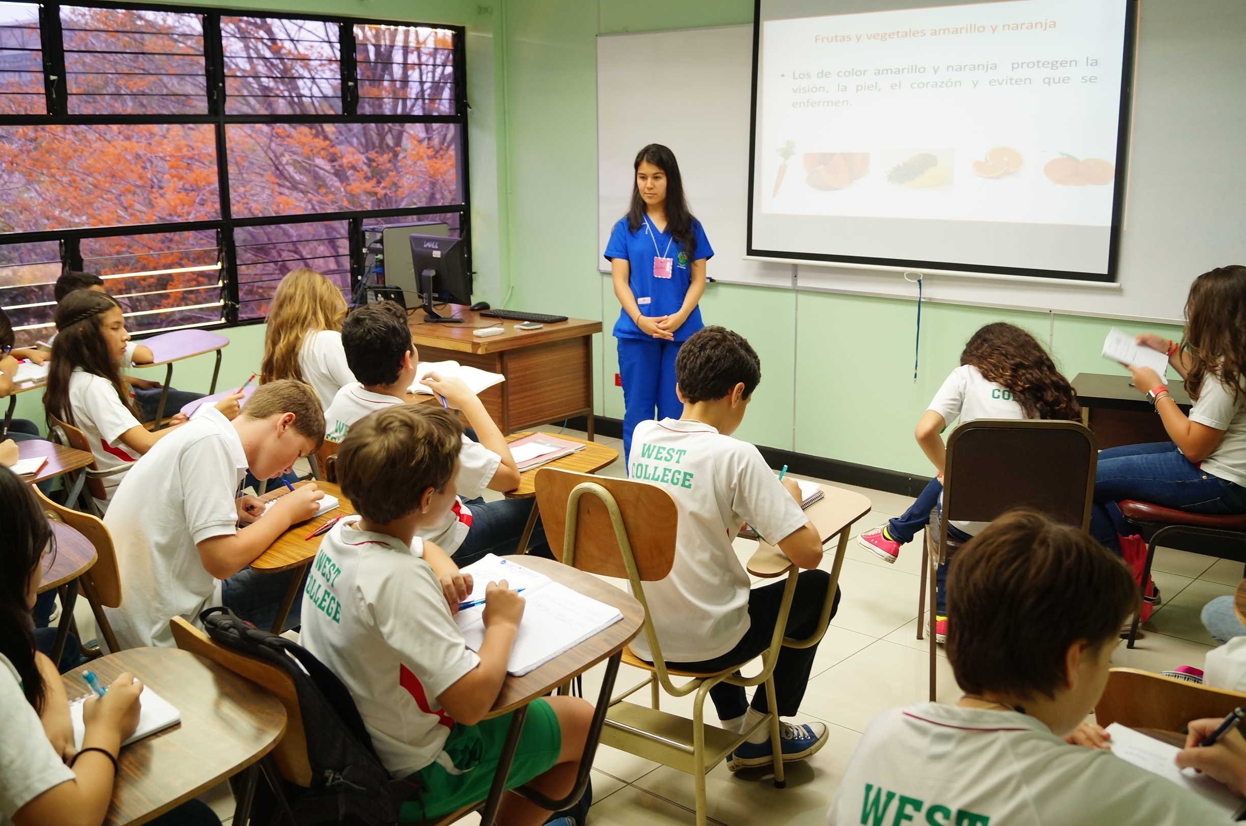 La acción social de la ENu llega a estudiantes de primaria y otros segmentos de población con proyectos de trabajo comunal y extensión docente.  Foto cortesía ENu.