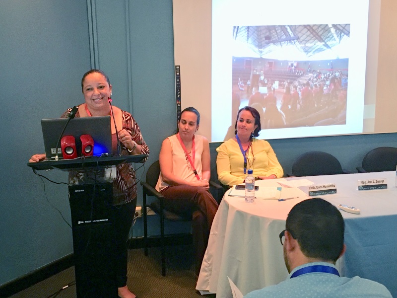 Ericka Lizano Conejo, coordinadora del albergue Casa de Libertad, expresó su profundo agradecimiento hacia la Escuela de Enfermería por las capacitaciones recibidas para atención de personas que viven en condición de indigencia. Foto Eduardo Muñoz.