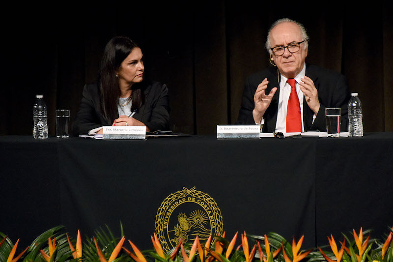 El sociólogo Boaventura de Sousa Santos abogó porque las universidades latinoamericanas sean ámbitos donde las múltiples voces sociales tengan espacio para ser escuchadas en un dinámica horizontal y respetuosa de todos los saberes. Fotos Laura Rodríguez