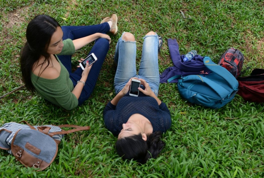 img-noticia-Los teléfonos inteligentes abren la posibilidad para que la ciudadanía opine, produzca contenidos y participe activamente en la comunicación social. Foto archivo ODI