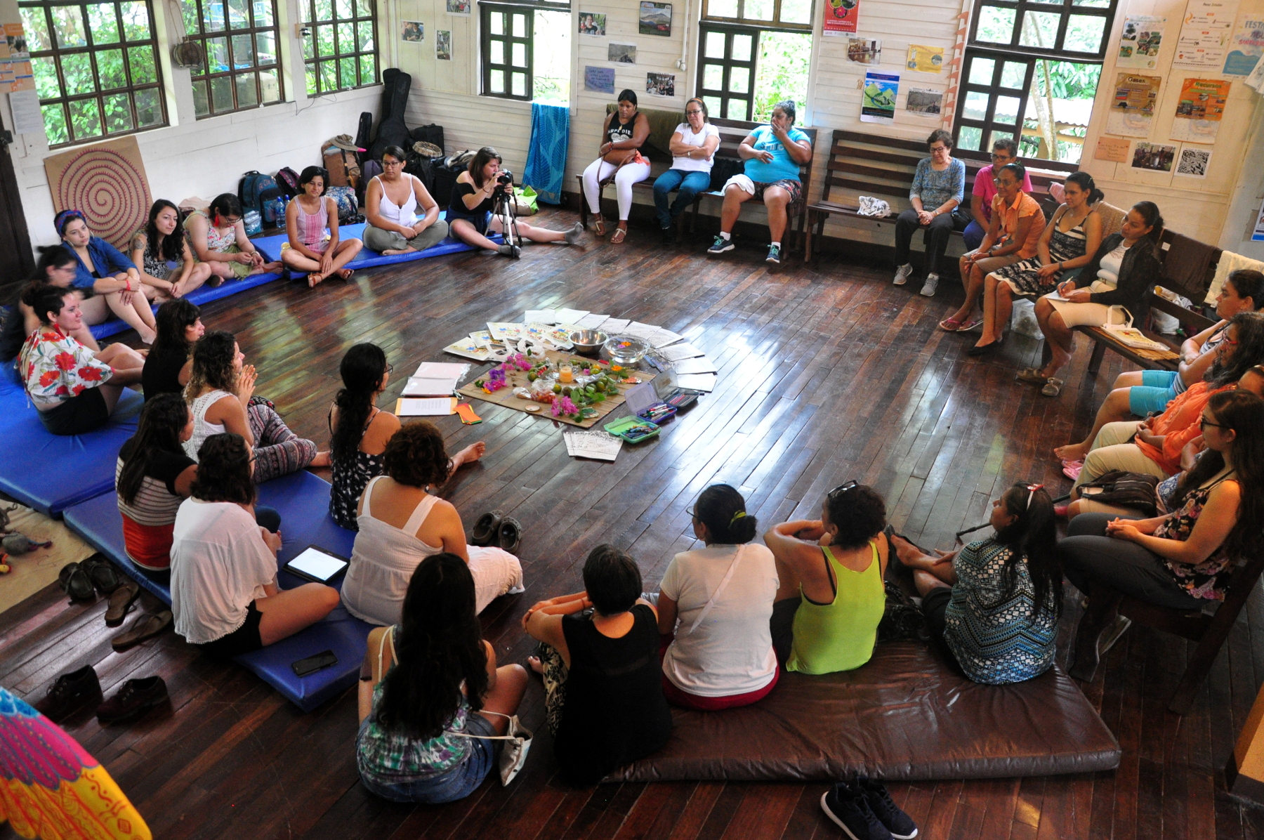 img-noticia-El encuentro contó con un intercambio de semillas que aportaron las mujeres de cada una de las comunidades. Foto: Angélica Castro.