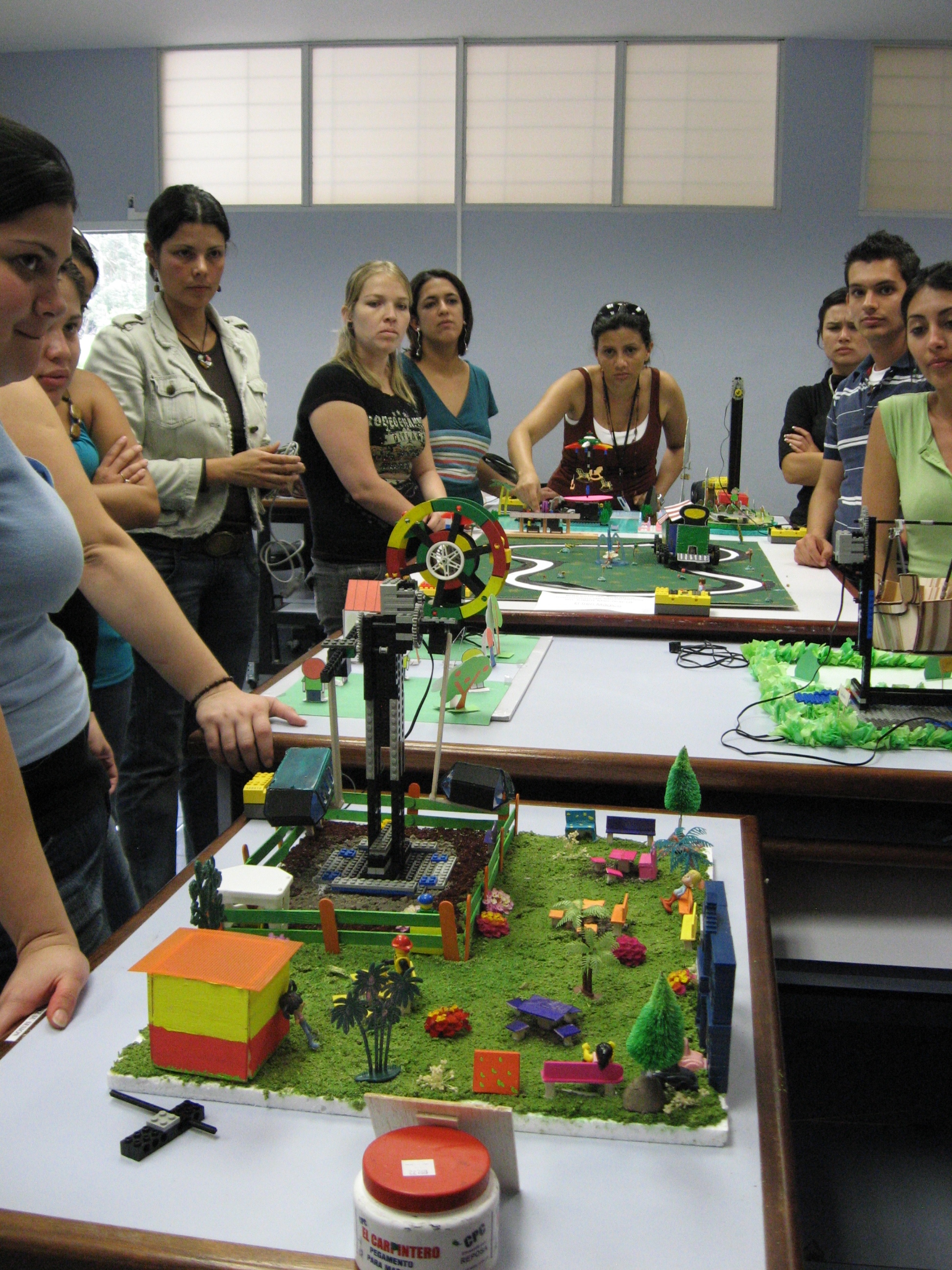 img-noticia-Desde que inició PROTEA se ha trabajado la robótica; sin embargo, el tema solo se había dirigido a docentes y estudiantes de la Facultad de Educación. (Foto: PROTEA).