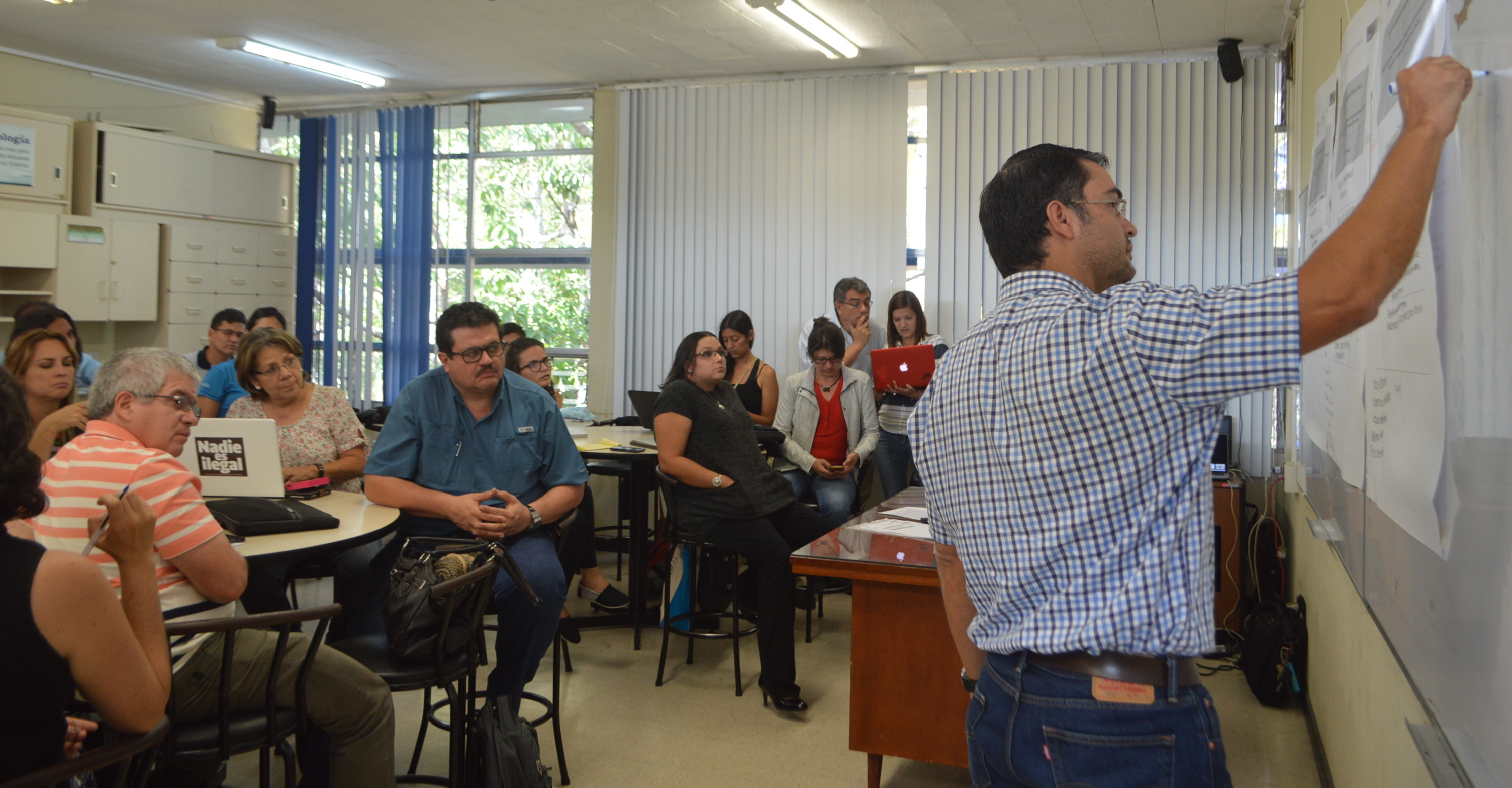 Para Rodolfo Romero, facilitador del taller, la actividad pretende articular los diferentes proyectos para la construcción de un plan maestro que sea coherente, medible y factible para la recuperación de Upala.            Fotografía por Mariana Arce M. 