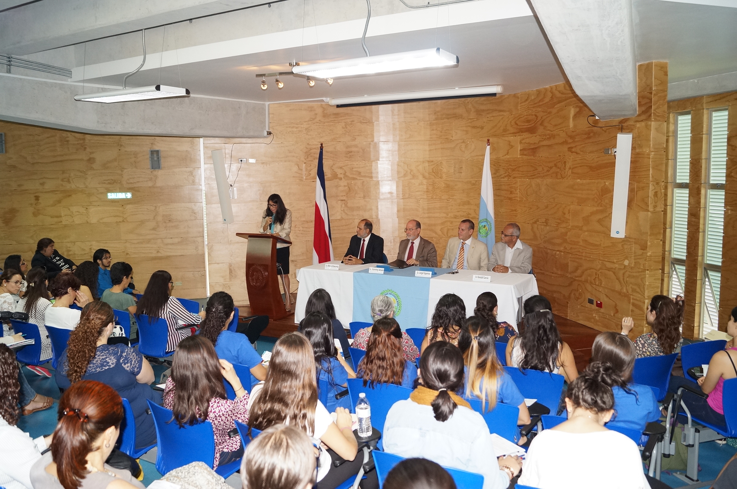 En la actividad también estuvieron el Ing. Randall García Víquez, director ejecutivo del Instituto Nacional de Biodiversidad y Alfredo Echeverría Mejía, presidente del Club Gastronomía Epicúrea, organizaciones que forman parte del proyecto que fomenta el Plan Nacional de Gastronomía Sostenible y Saludable. 