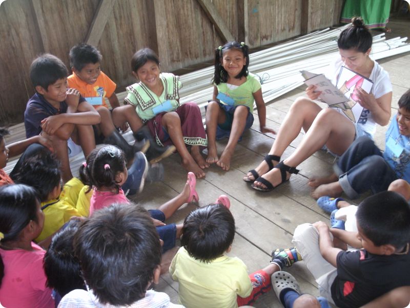 La jornada educo-recreativa se desarrolló en la comunidad indígena Ngäbe de Alto-Carona y dentro de la población beneficiada, muchos eran niños y niñas.  Foto cortesía TC-537.