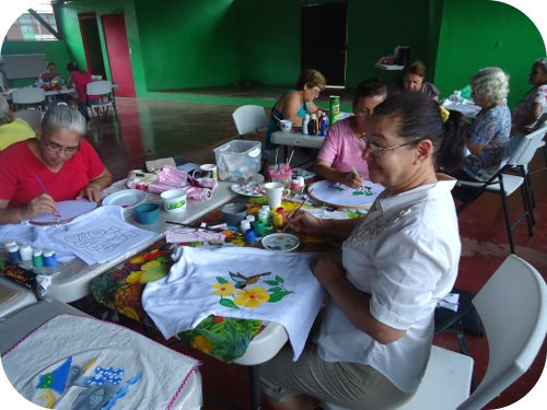 img-noticia-Adultas mayores y amas de casa son las protagonistas del proyecto “Difusión del arte visual y plástico en Puntarenas”.