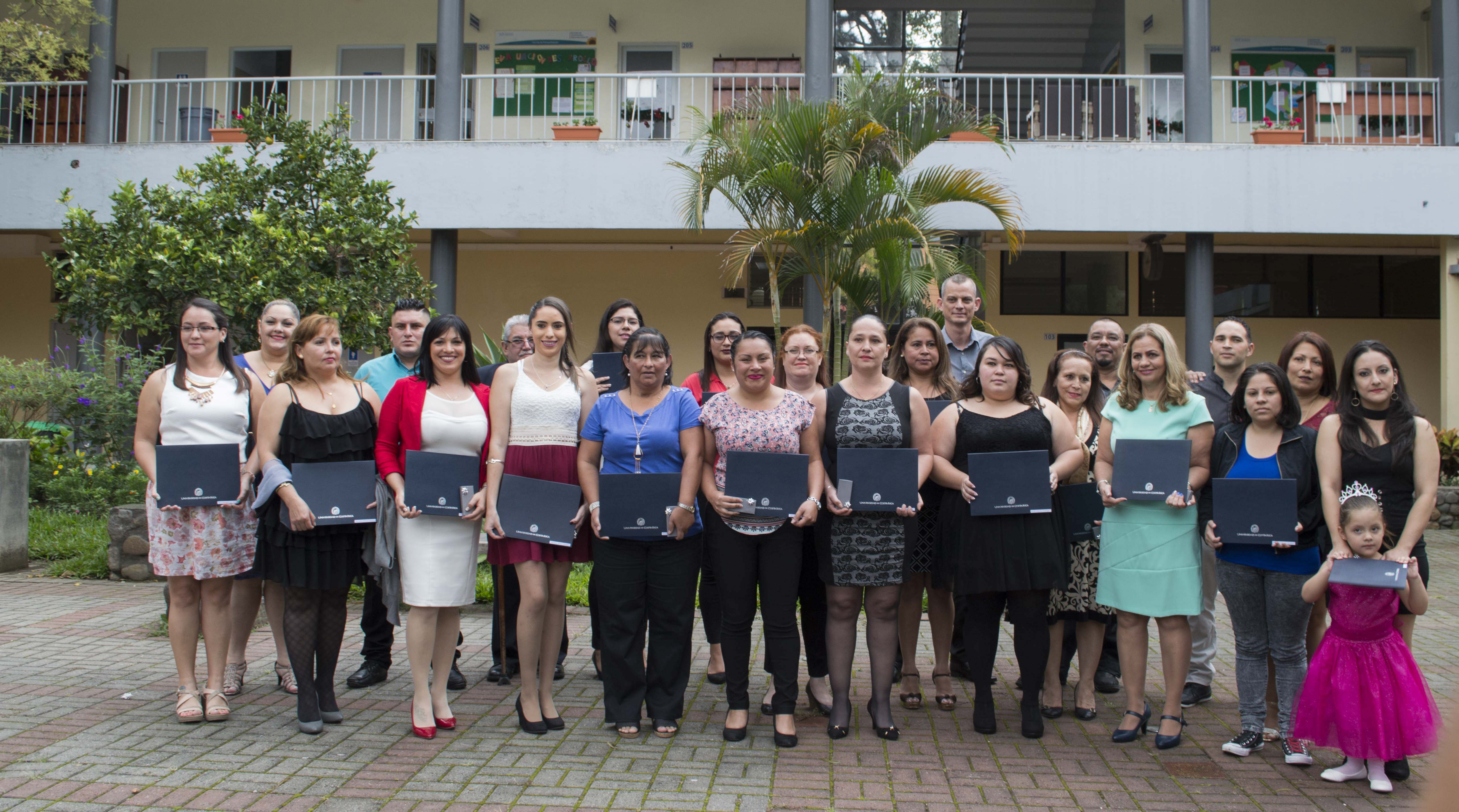 Veintisiete estudiantes del Programa de Educación Abierta culminaron el Ciclo de Educación Diversificada durante el 2017. Foto: Laura Camila Suárez.