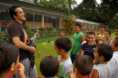 La niñez y la adolescencia de la comunidad ha entrado en contacto con modos de pensar diferentes y de aprender cosas 