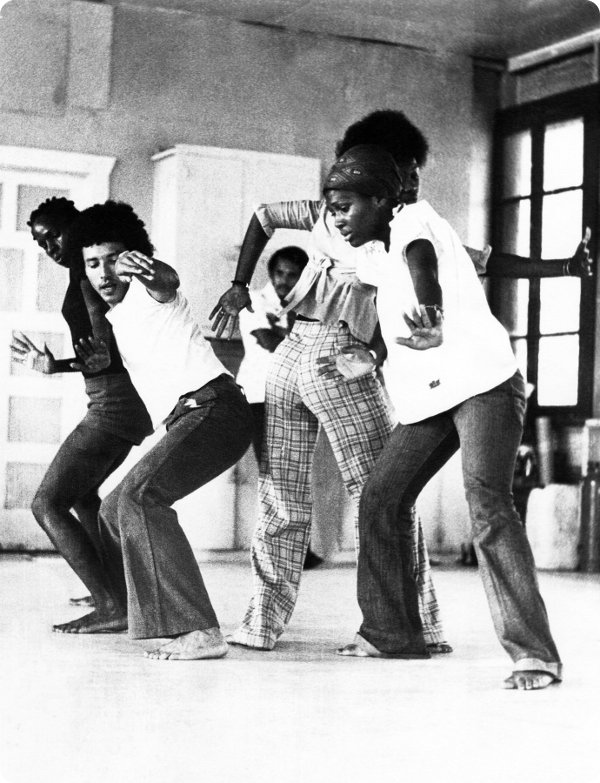 Profesor Rogelio López. Taller de danza, Limón, 1972-73. Foto Javier Guerrero.