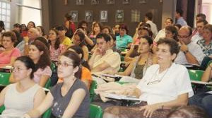 El auditorio de la Facultad de Educación se llenó en su totalidad durante el Foro.