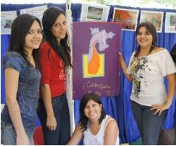 img-noticia-Grupo de estudiantes que participan por medio del TCU en la Expo UCR 2011