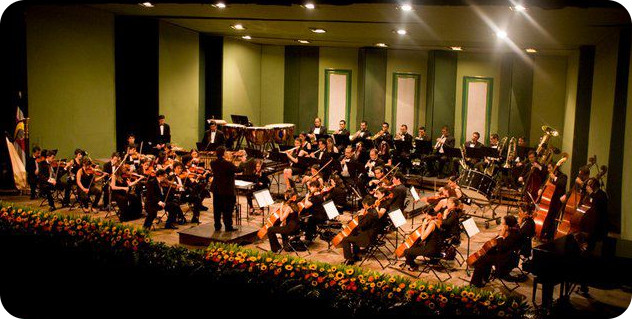 El proyecto pretende interpretar un repertorio novedoso, con especial énfasis en las obras costarricenses y contemporáneas, a la vez que busca abrir un espacio para que jóvenes músicos -que conforman el grueso de la Orquesta- tengan una mayor proyección profesional.