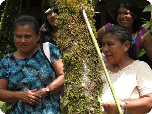 img-noticia-Las mujeres compartieron con sus compañeras indígenas la reivindicación de su cultura. Foto: José Antonio Mora