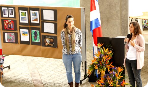 Las estudiantes Laura Phillips y Graciela Mora expusieron sobre la estructura arquitectónica que se implementó en el espacio deportivo de Las Palmas, los Guidos de Desamparados