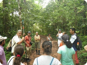 La comunidad de Barra del Colorado y la Universidad trabajan juntos por el desarrollo ecoturístico de la zona. Foto cortesía del Dr. Jorge Lobo.