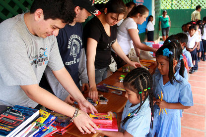 La vinculación Universidad - Sociedad por medio de la Acción Social permite consolidar el proyecto humanista de la Universidad de Costa Rica (foto Anel Kenjekeeva).