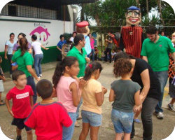 img-noticia-Como parte de los talleres se realizarón diferentes actividades lúdicas en las que los y las niñas participaron con entusiasmo. Foto: Cortesía de TC-579