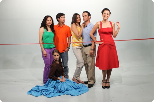 img-noticia-El elenco está conformado por Dayanara Guevara, Jean Martén, Anthony Bolaños, Sonia Suárez, Laura Montero, Nayuribe Montero, Diana y Paula Artavia. Foto: Cortesía de Teatro Alquimistas