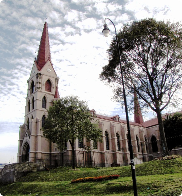 La iglesia La Merced fue rescatada de las ruinas y hoy se convierte en icono de San José por su bella arquitectura. Imagen de Icbonillasoto.