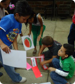 img-noticia-Niñas y niños de Guanacaste aprenden inglés por medio de juegos, canciones, dinámicas al aire libre y bailes.