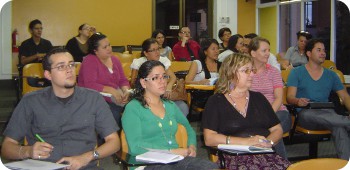  Los docentes reciben capacitación sobre cómo mejorar su metodología de enseñanza del francés.