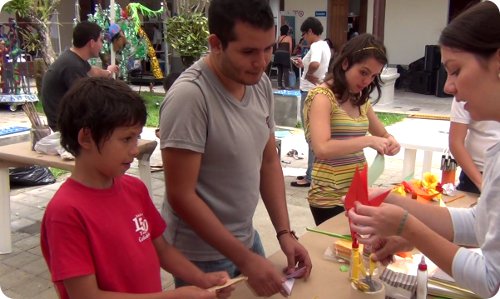 img-noticia- La personas que visitaron el museo aprendieron el arte del Origami. Fotografías: Wainer Méndez.