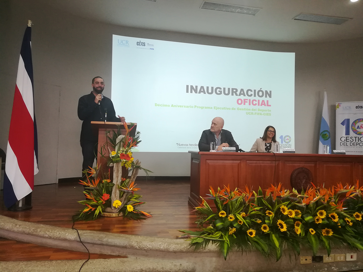 El graduado puertoriqueño Eric Rivera instó a continuar mejorando el programa día a día. Foto: Alejandro Morales. 