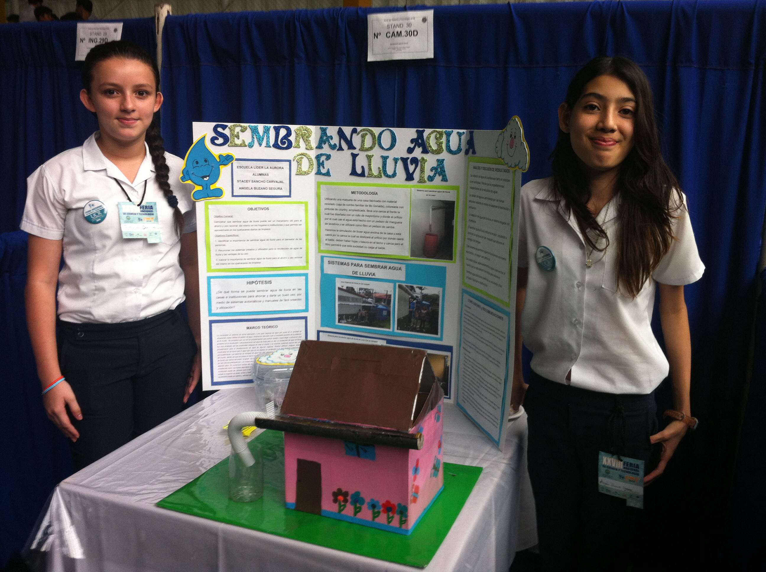 img-noticia-Stacy Sancho y Ángela Lizano estudiantes de la Escuela Líder La Aurora con su proyecto 