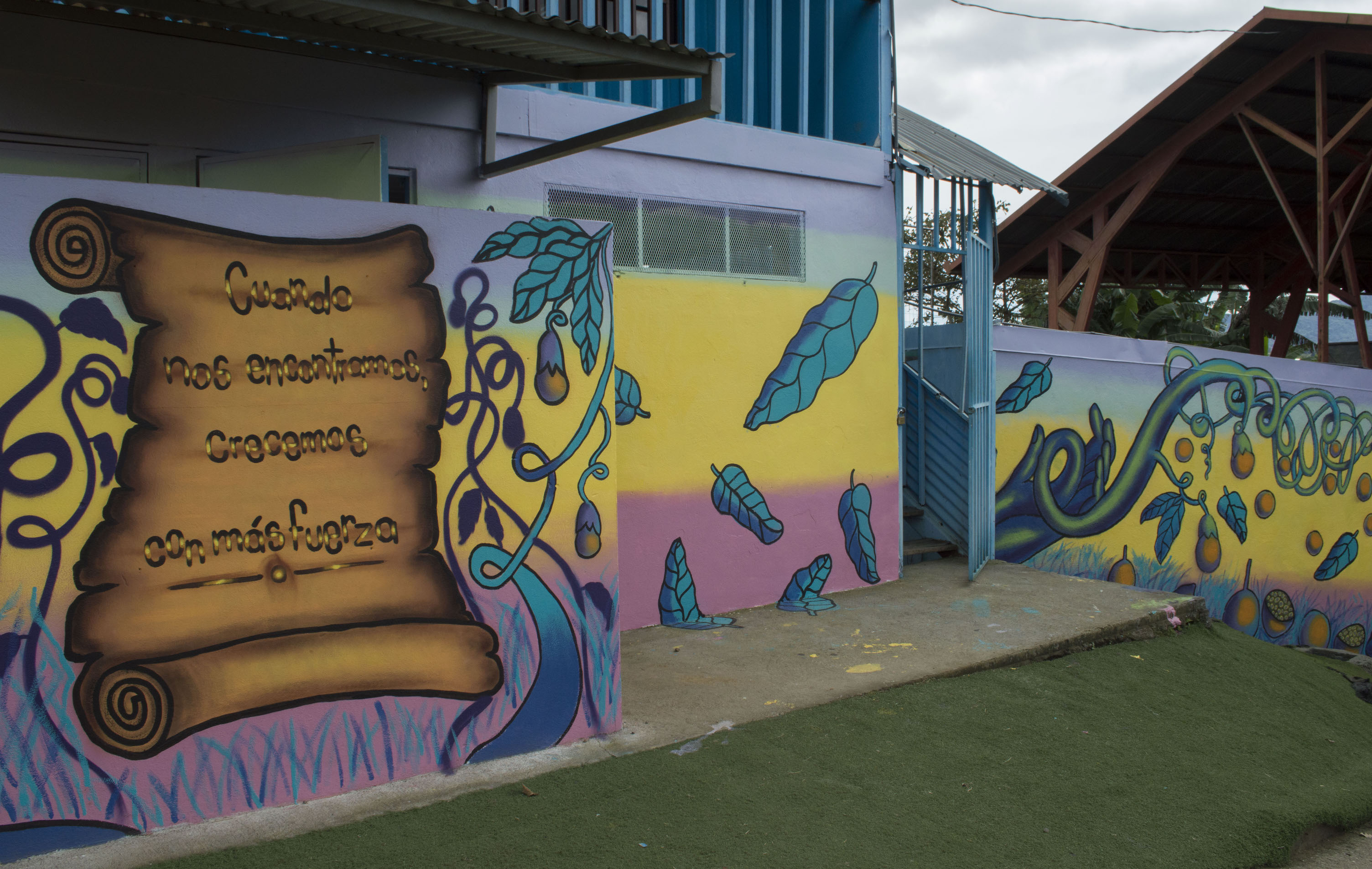 El mural “Encuentros” tiene como mensaje central “Cuando nos encontramos, crecemos con más fuerza”. Foto Laura Camila Suárez 
