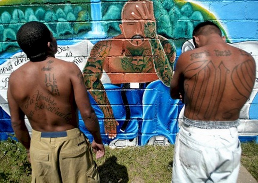 Las pandillas, las ejecuciones extrajudiciales y el crimen organizado son los principales detonantes de la violencia que se cierne sobre la estabilidad del estado salvadoreño. (Foto www.amnesty.org/)