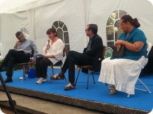 Durante la premiación, el Dr. Carlos Villalobos, la profesora María Bonilla, el profesor Alí Víquez y la profesora Leda Cavallini hicieron disfrutar a los presentes con las historias de los cuentos que compartieron. (Foto Lilliam Mora Vindas)