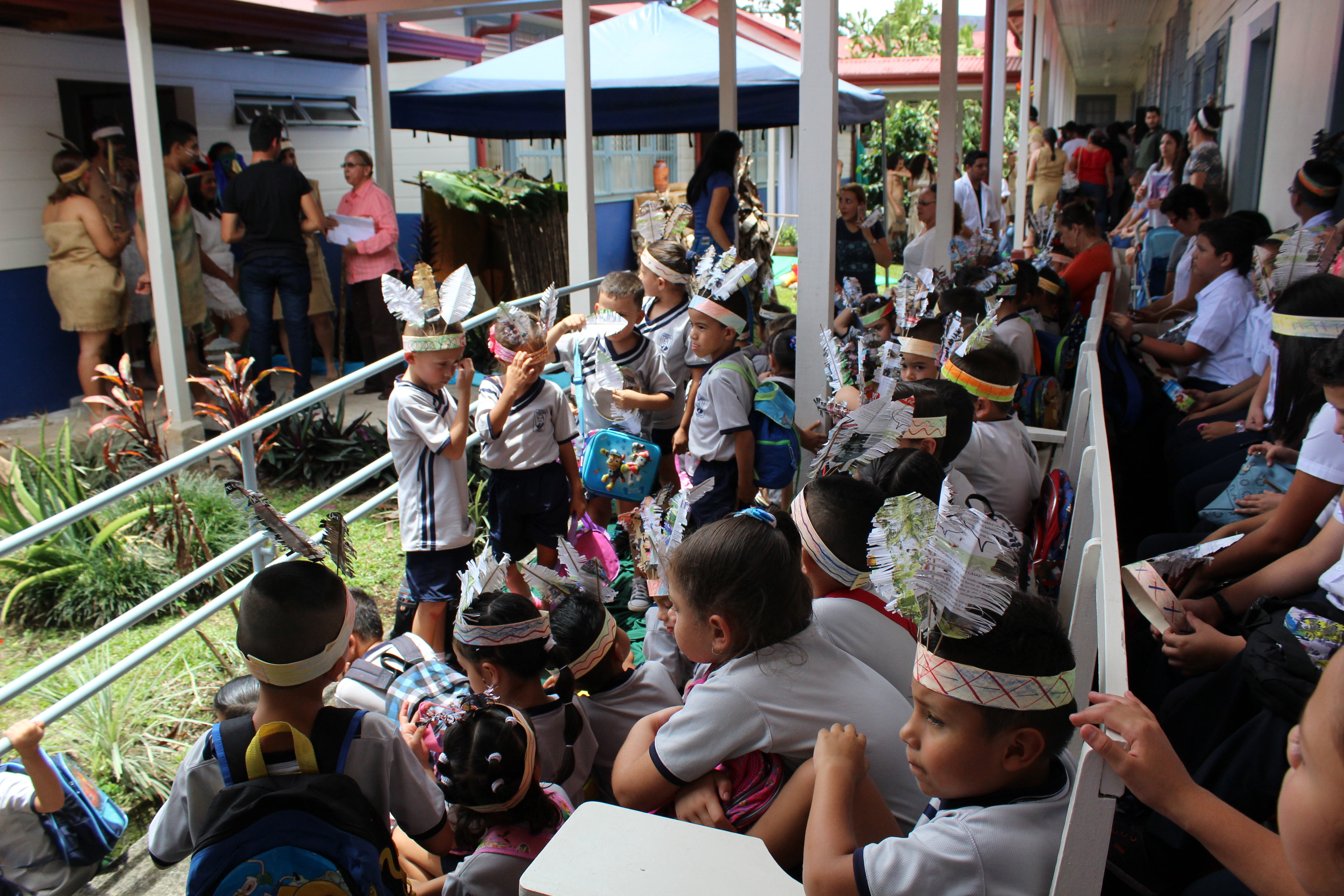 En los jardines del Museo, participaron estudiantes de escuelas aledañas que presenciaron las representaciones.