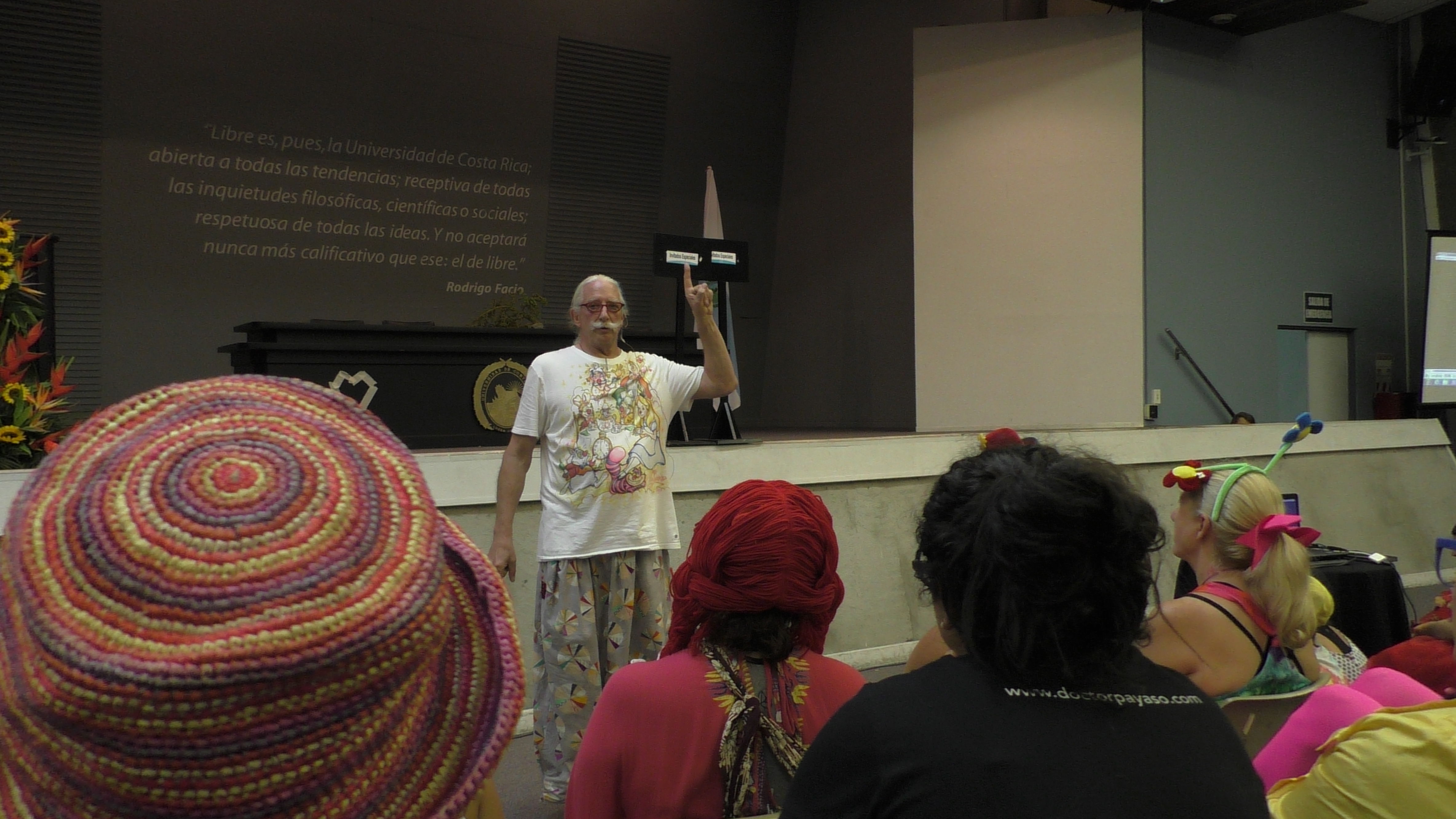  Patch Adams se presentará en la plaza del edificio de la Facultad de Ciencias Sociales, a las 4:00 p.m.Fotografía Peppe Cirotti