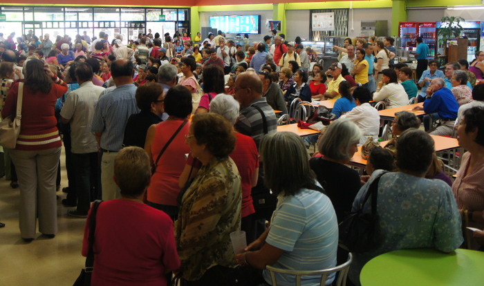 img-noticia-Cuando el trámite era solamente presencial, las personas adultas mayores hacían fila desde las 3 a.m. Foto: Nicole Cisneros