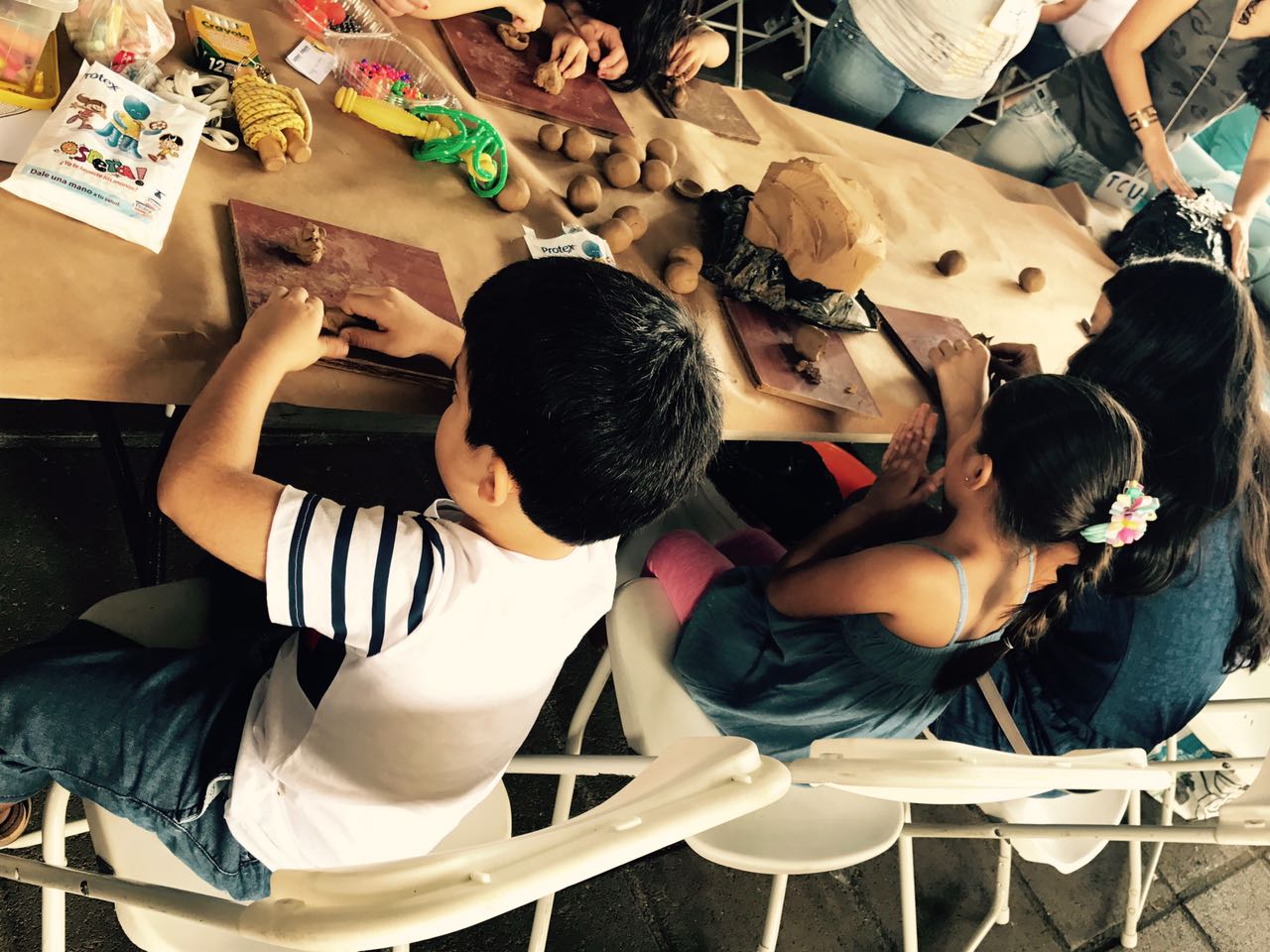 img-noticia-Personas de todas las edades disfrutaron de las actividades que se desarrollaron durante las Jornadas de Acción Social. Foto por: Hazel González. 