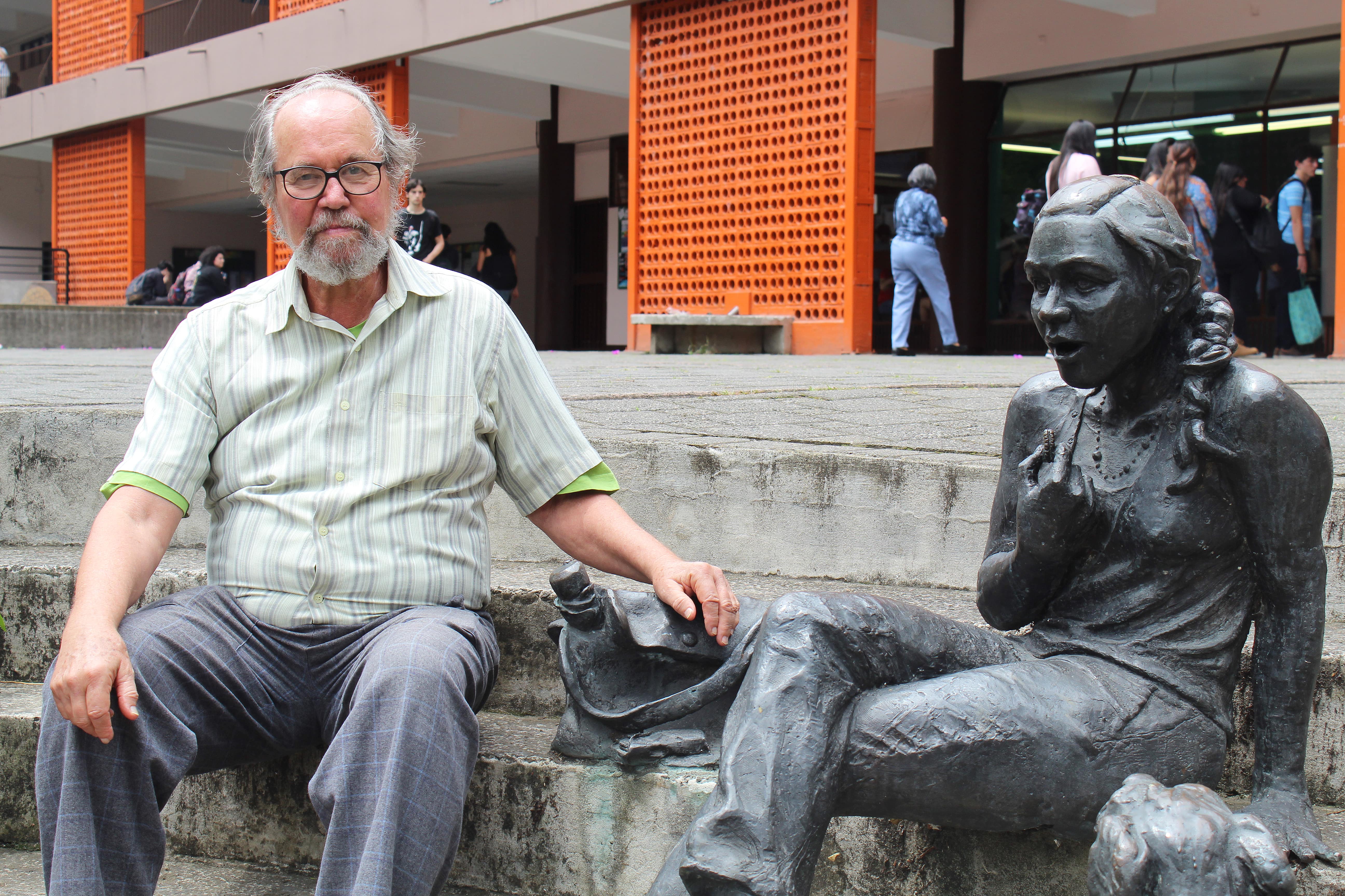 El antropólogo y educador brasileño Carlos Rodrigues Brandão dictó la conferencia inaugural en el marco de la conmemoración de los 45 años de la Acción Social de la Universidad de Costa Rica.  Foto Leonardo Garita