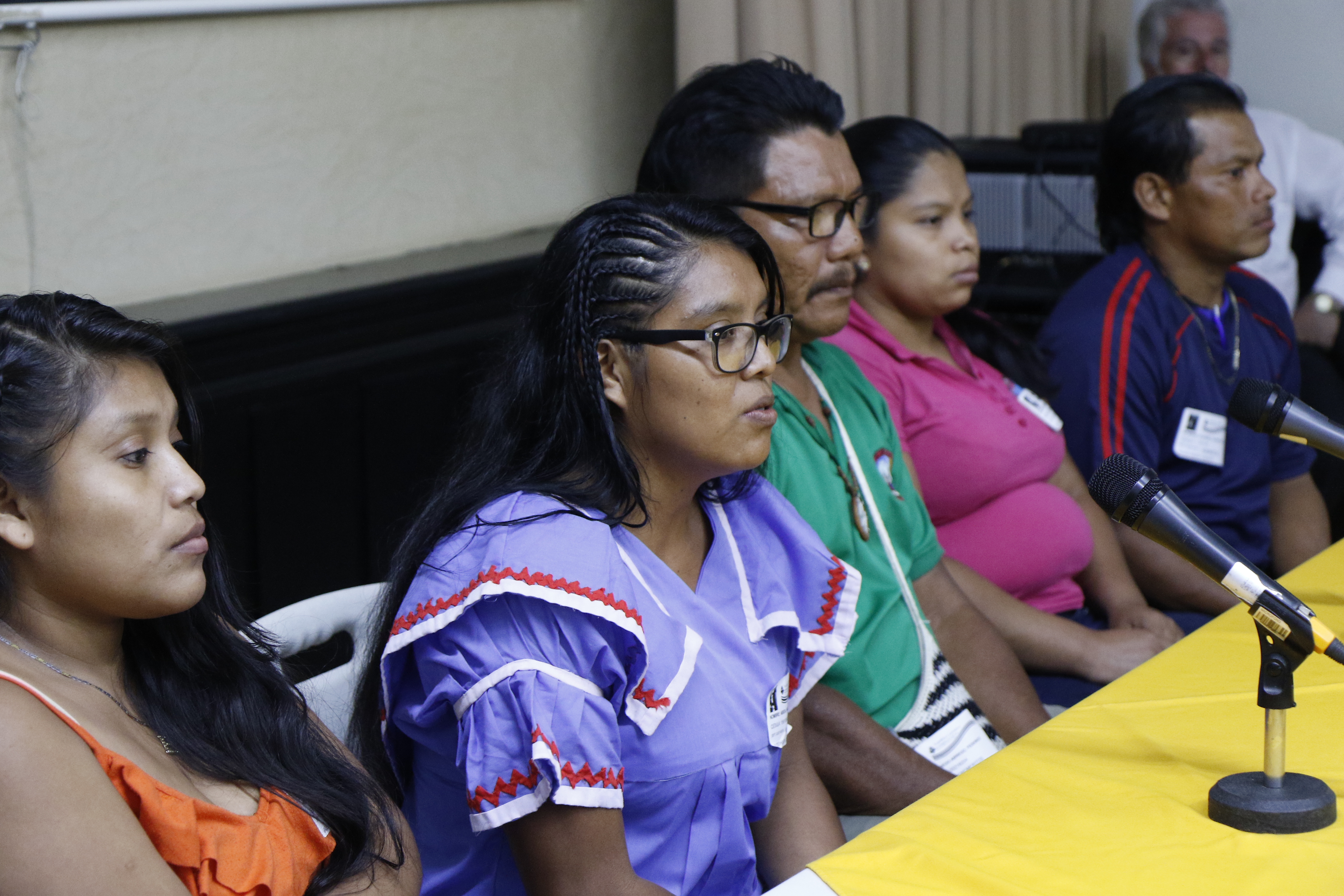 Voceros y Vovceras de la comunidad Ngöbe-Buglé de Sixaola en foro en la Asamblea Legislativa