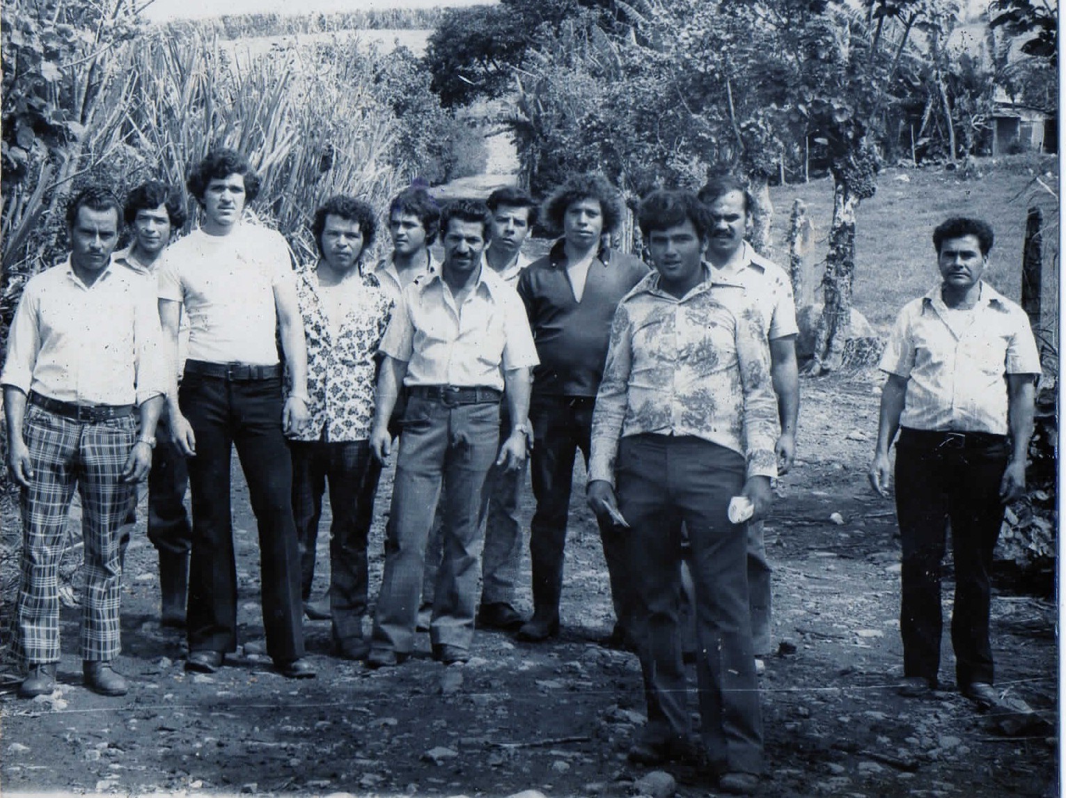 Grupo de trabajadores agrícolas de la Hacienda Juan Viñas, 1977