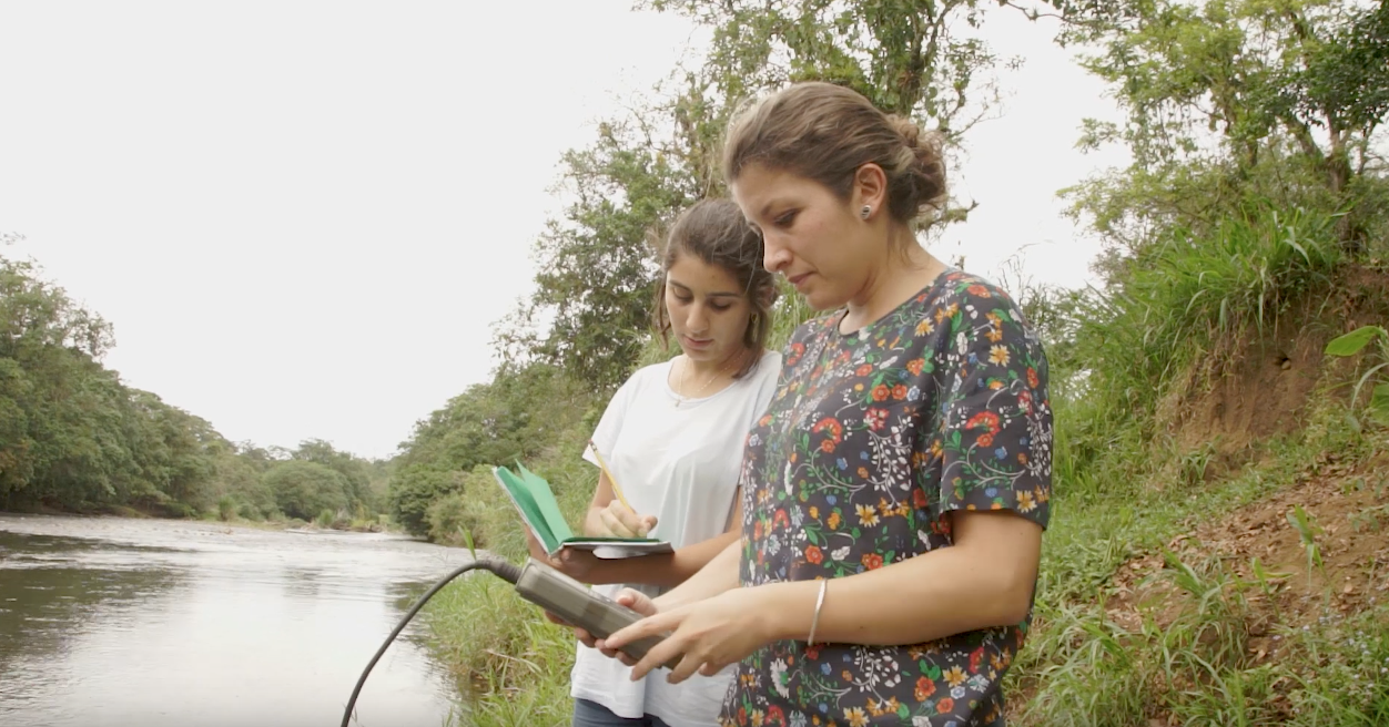 img-noticia-“Trabajamos en la zona norte de Costa Rica. Una zona en la que hay gran influencia de ganadería, agricultura y monocultivos que no fueron planificados”, expresó Alicia Correa Barahona, investigadora del proyecto.